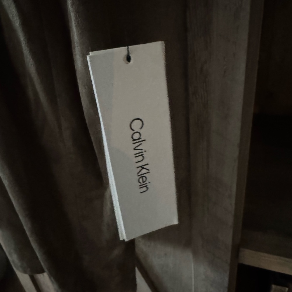 Calvin Klein - Picture 3 of 9